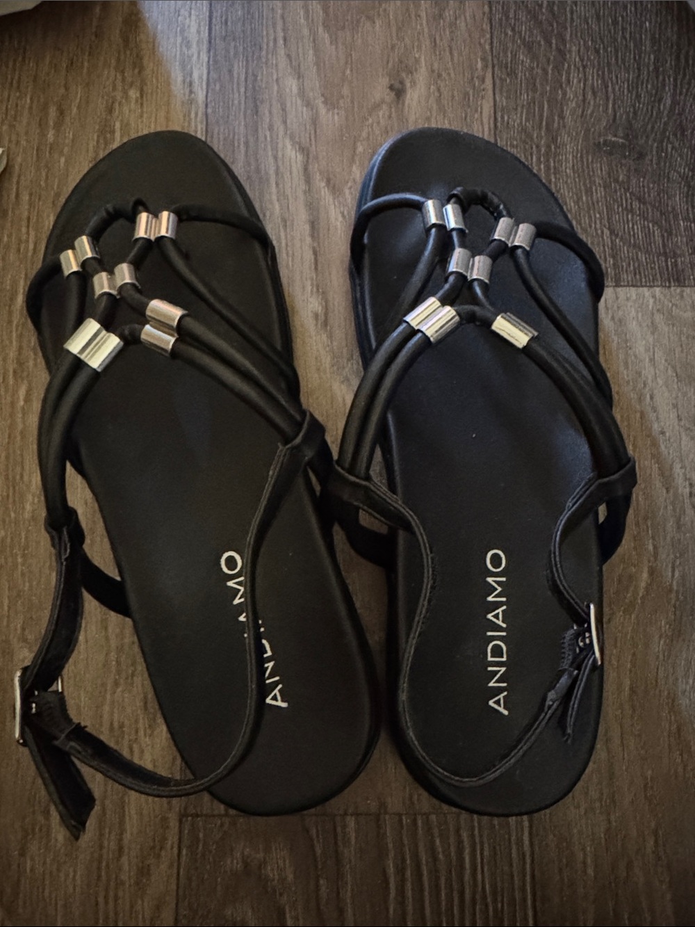 ANDIAMO Women's Black Decorative Strap Sandals